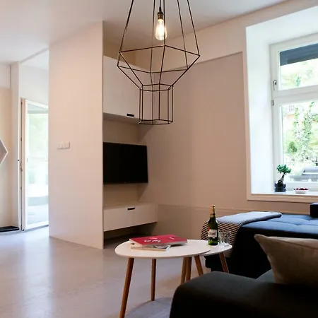 Brand New!! Studio With Privat Patio And Garden Apartman