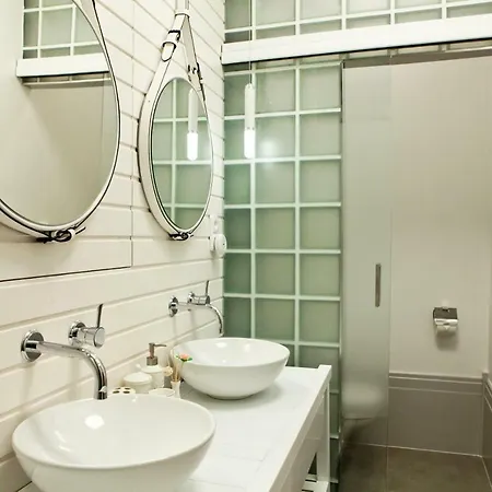 Brand New!! Studio With Privat Patio And Garden Apartman